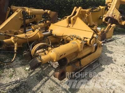 CAT D8T Ripper, S/S Muut