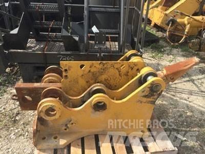 CAT D8T Ripper, S/S Muut