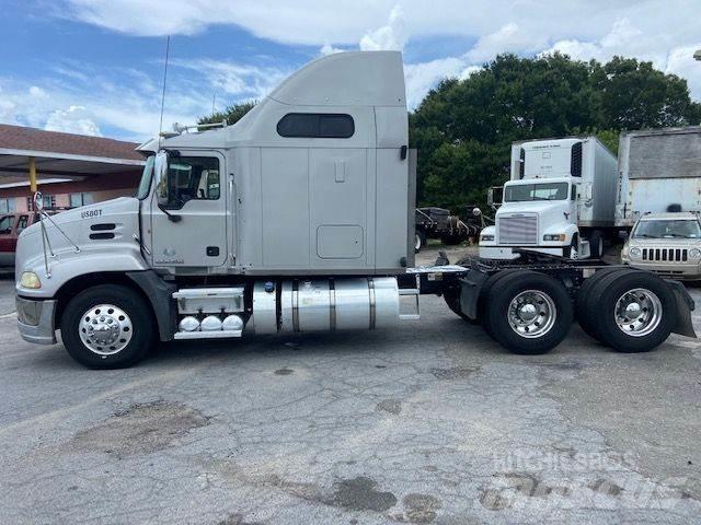 Mack CXU613 Vetopöytäautot