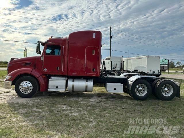 Peterbilt 384 Vetopöytäautot