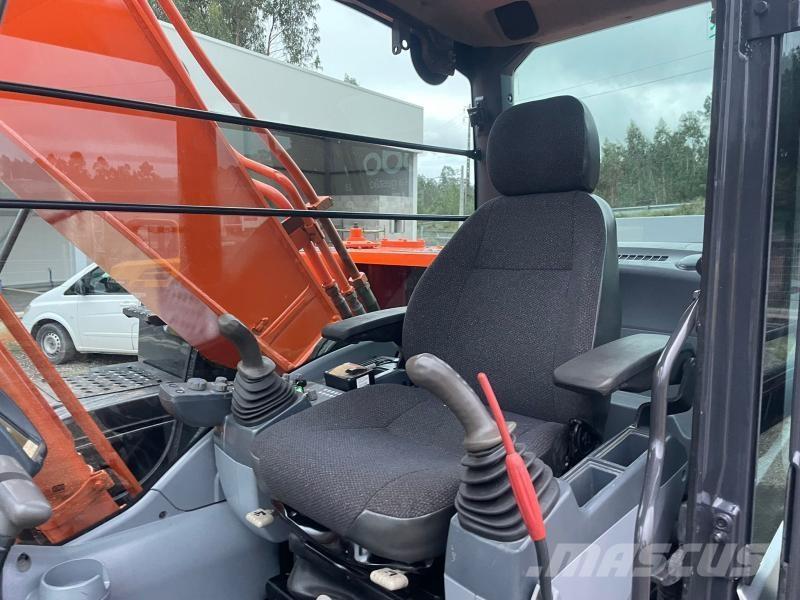 Hitachi ZX210 Telakaivukoneet