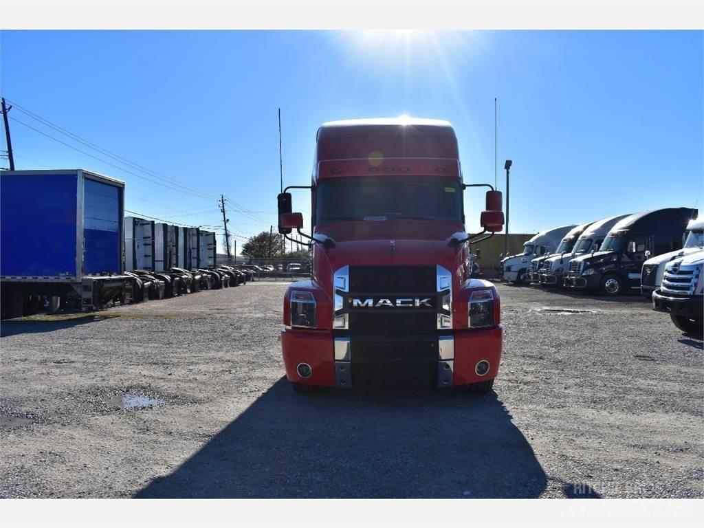 Mack ANTHEM Vetopöytäautot