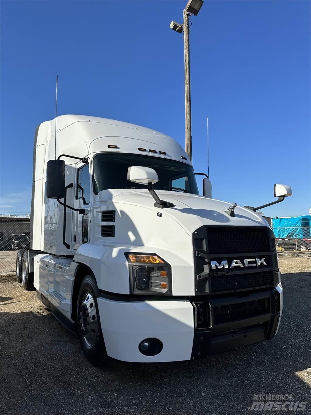 Mack ANTHEM Vetopöytäautot