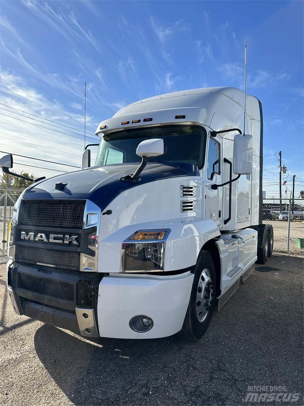 Mack ANTHEM Vetopöytäautot