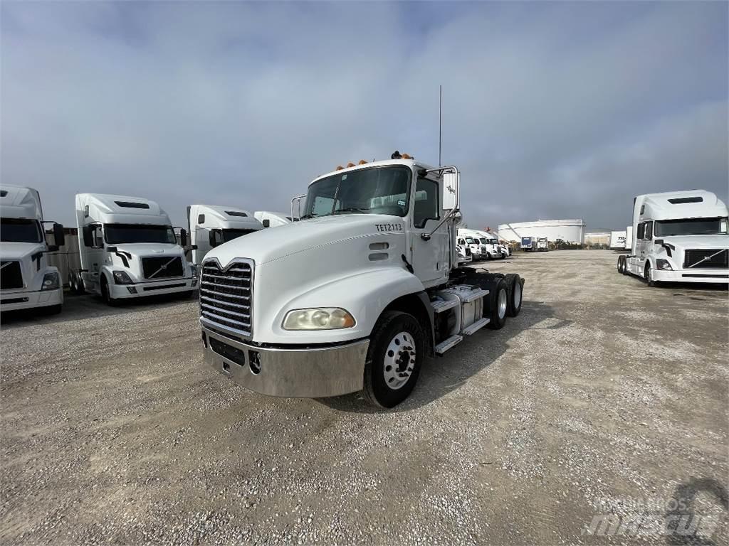 Mack CXU613 Vetopöytäautot