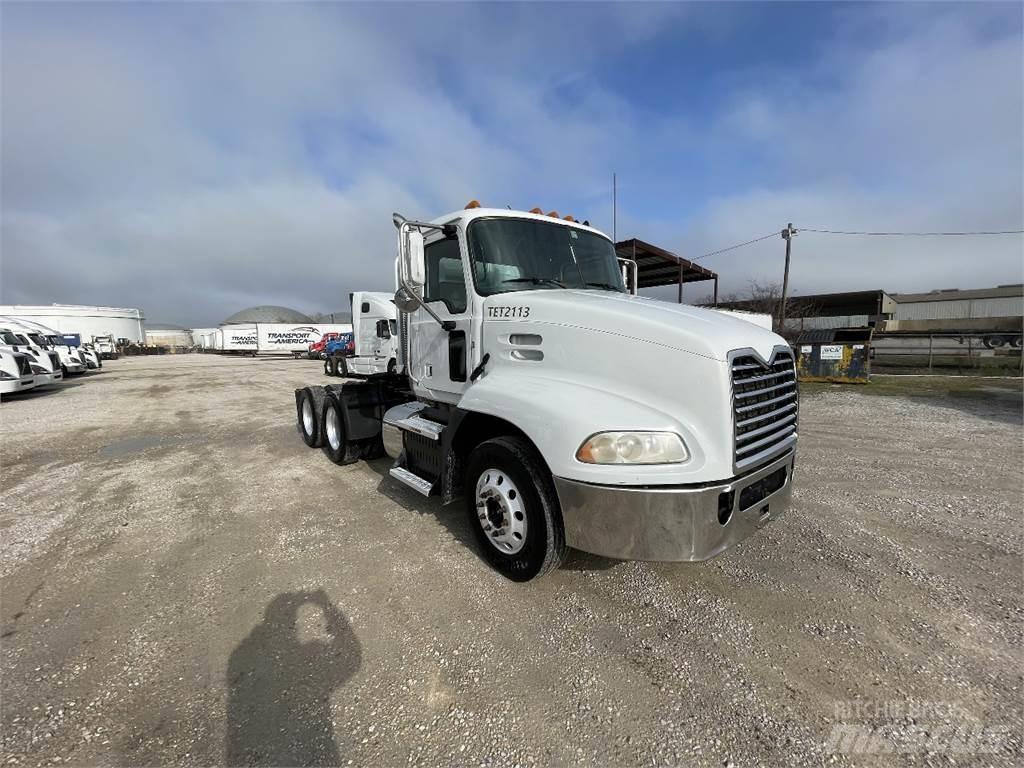 Mack CXU613 Vetopöytäautot