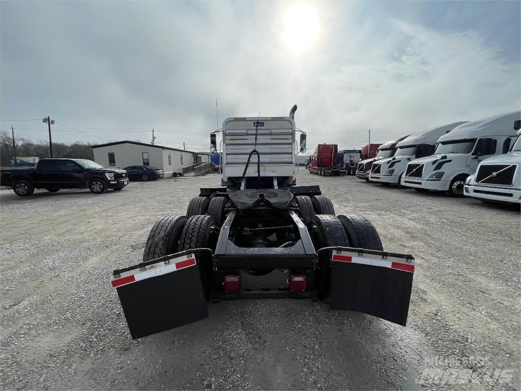 Mack CXU613 Vetopöytäautot