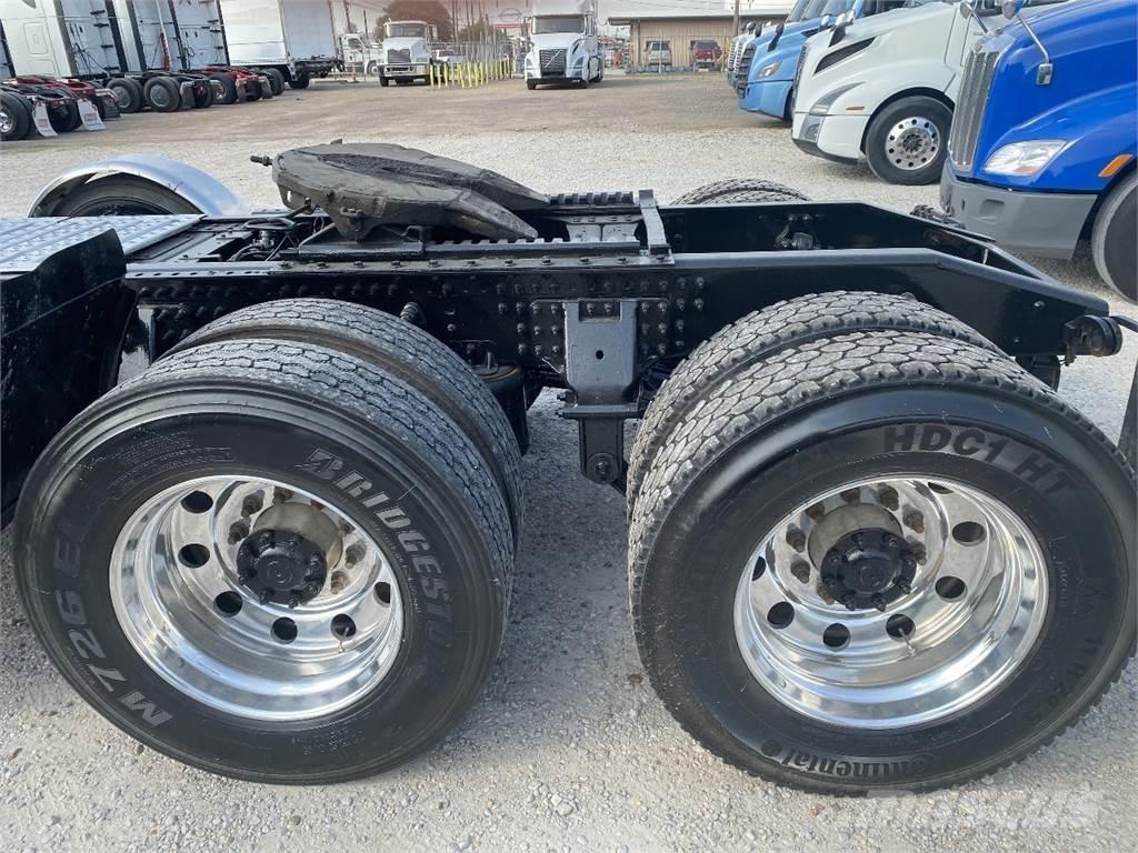 Mack GRANITE Vetopöytäautot