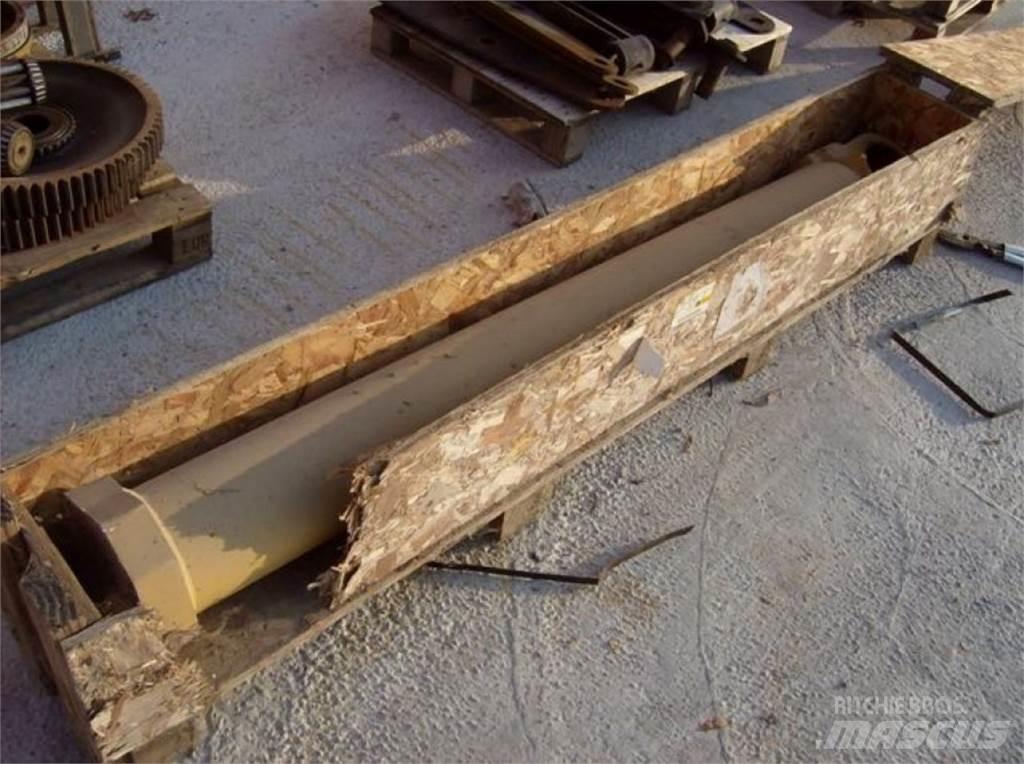 CAT 225 Muut koneet