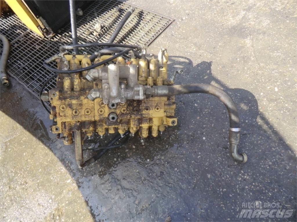 CAT 231D Ketjut, telat ja alustat