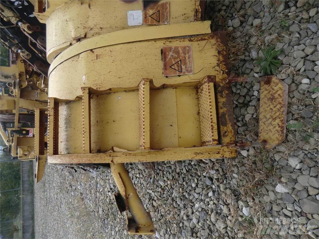 CAT 323D Alusta ja jousitus