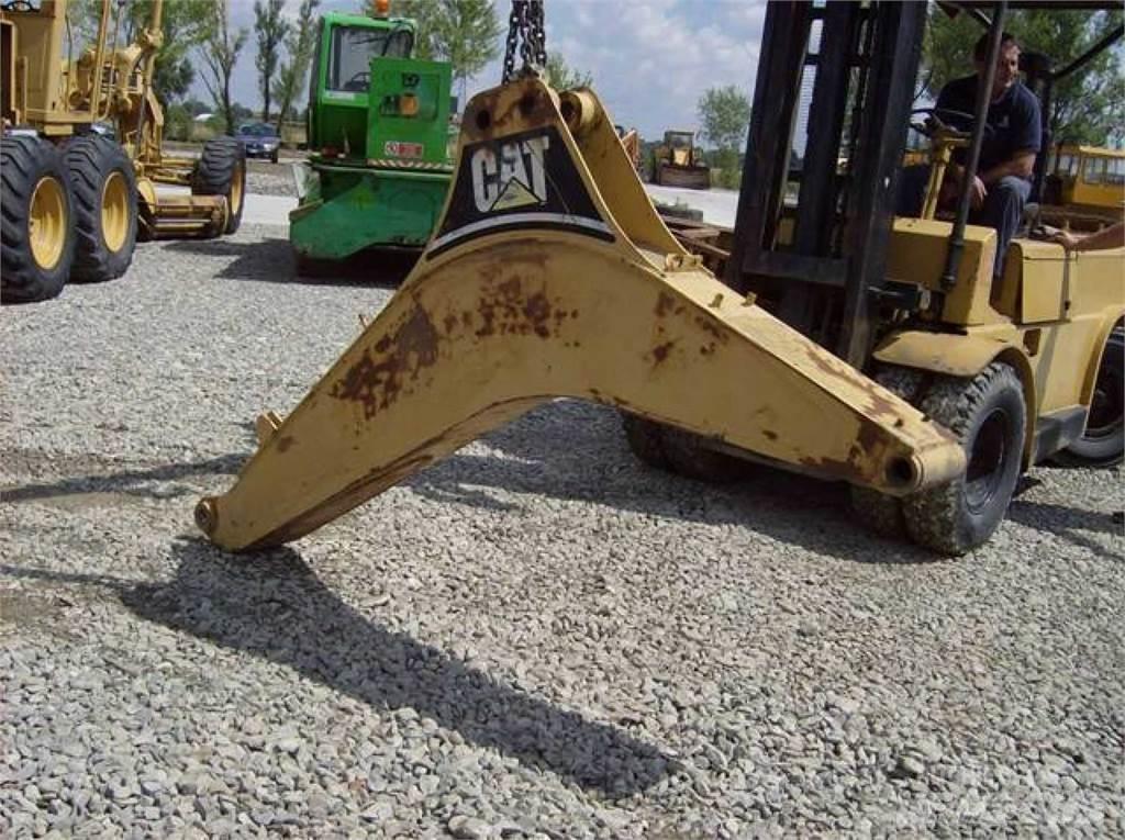 CAT 438C Alusta ja jousitus