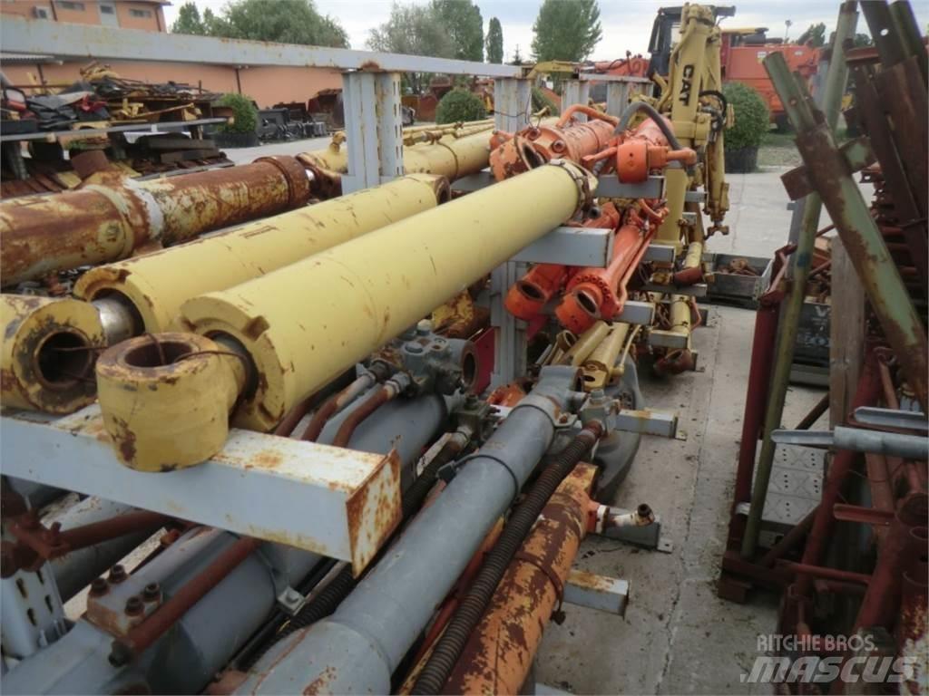 CAT 438C Muut koneet