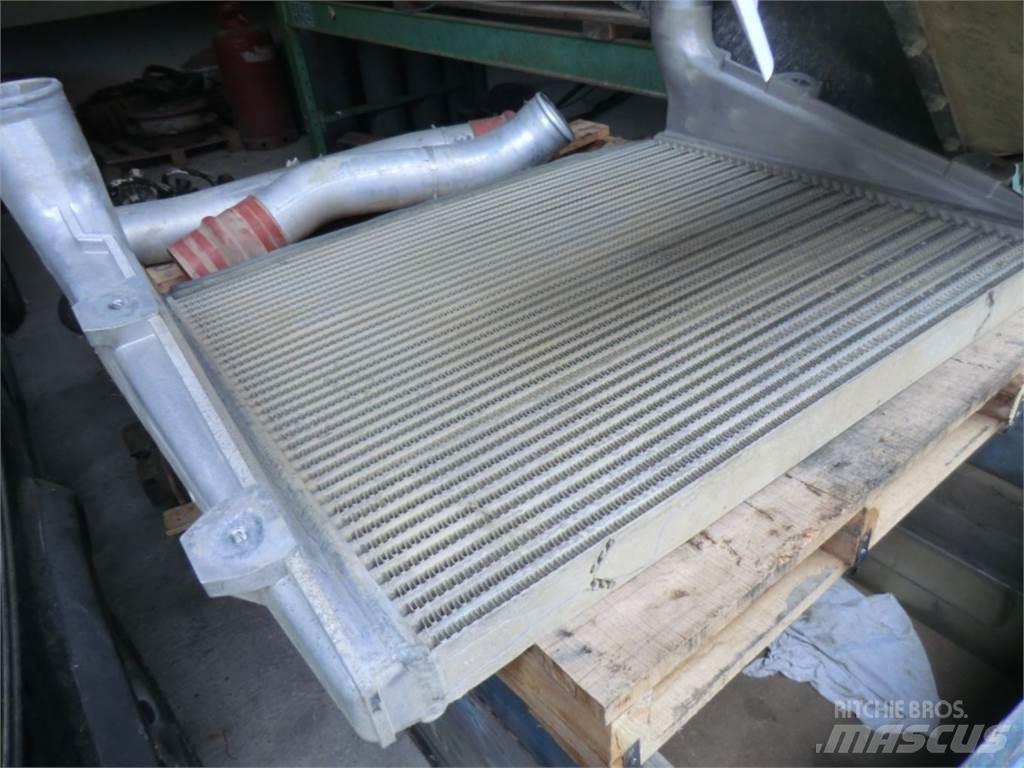 CAT 735 Muut koneet
