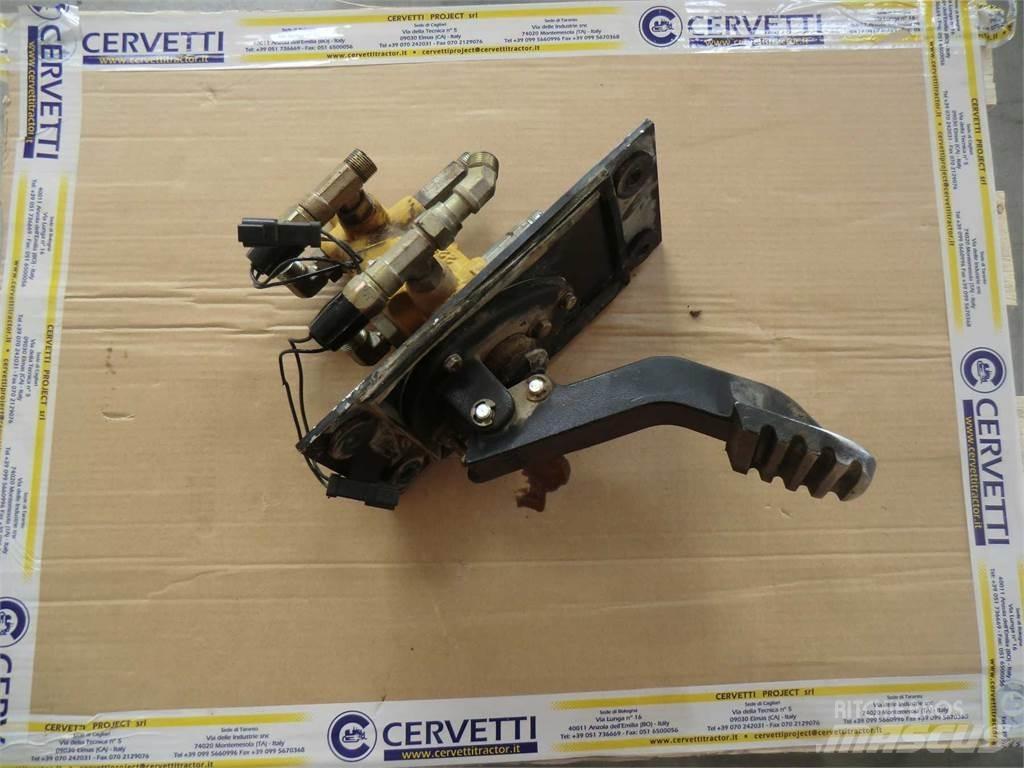 CAT 735 Muut koneet