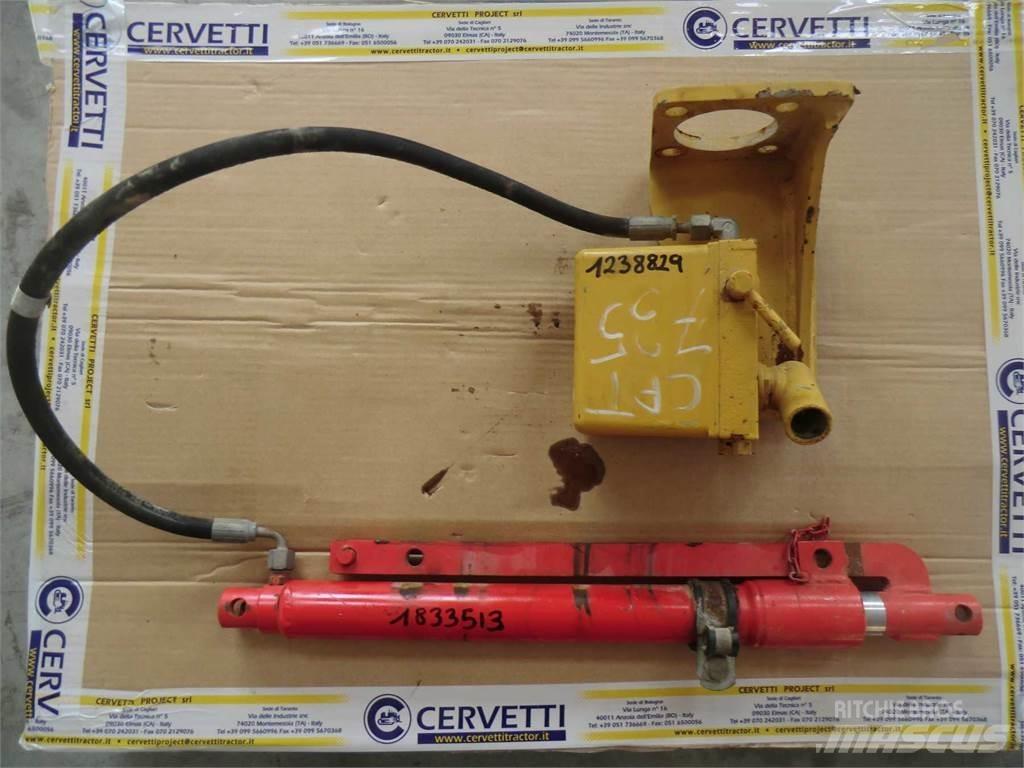 CAT 735 Muut koneet