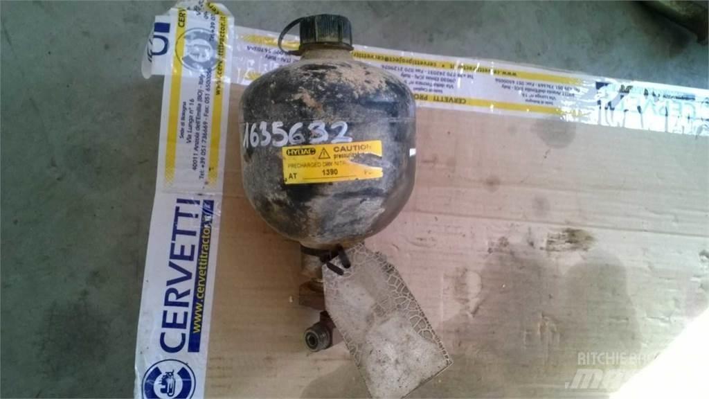 CAT 735 Muut koneet