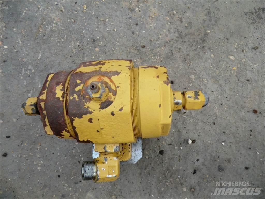 CAT 735 Muut koneet