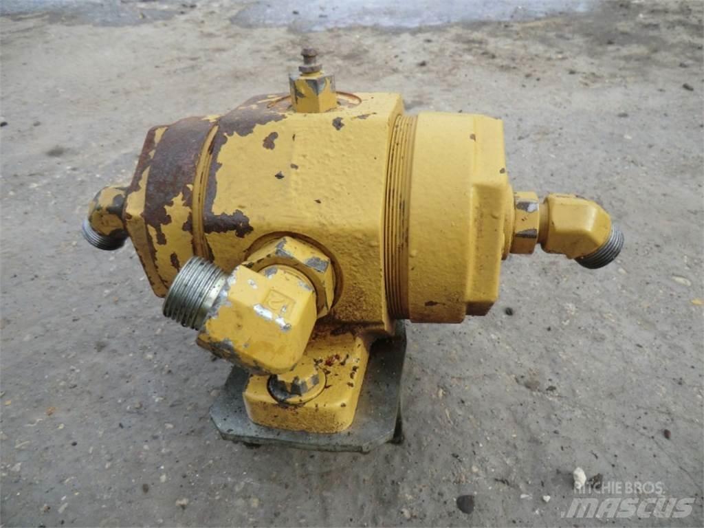 CAT 735 Muut koneet