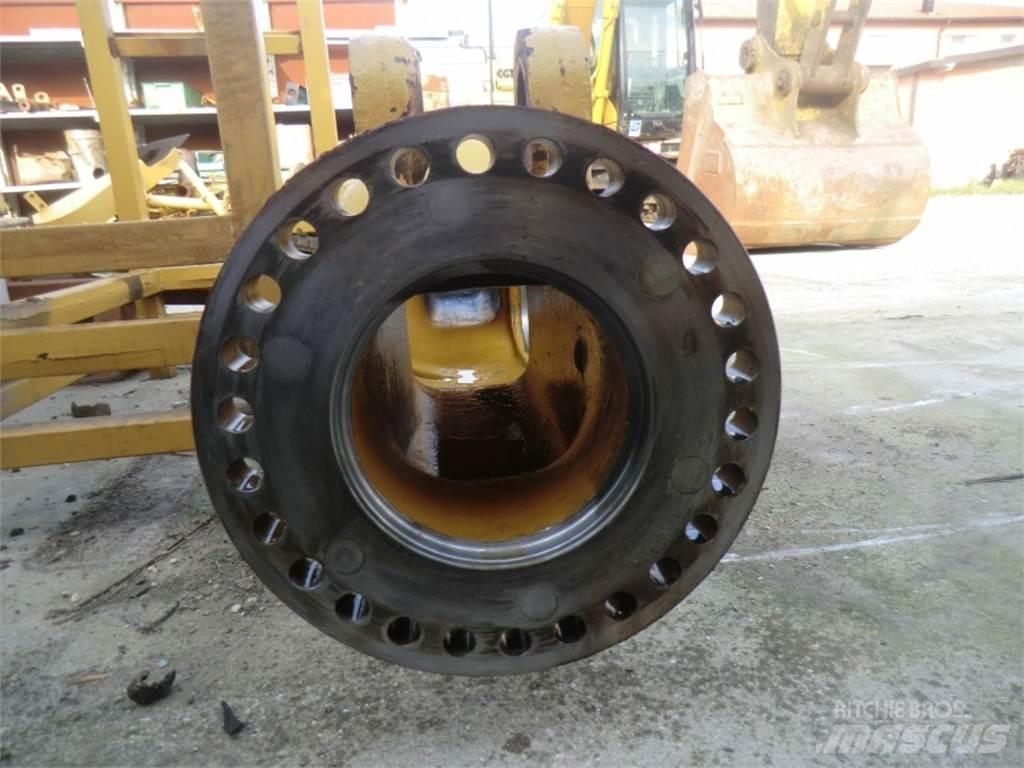 CAT 735 Muut koneet