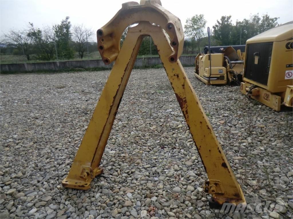 CAT 735 Alusta ja jousitus