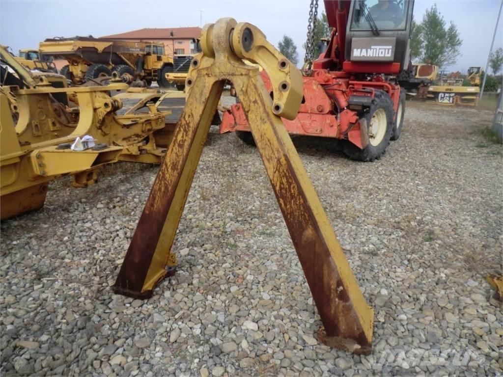 CAT 735 Alusta ja jousitus