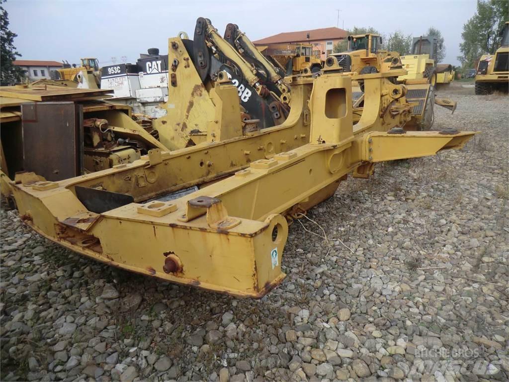 CAT 735 Alusta ja jousitus