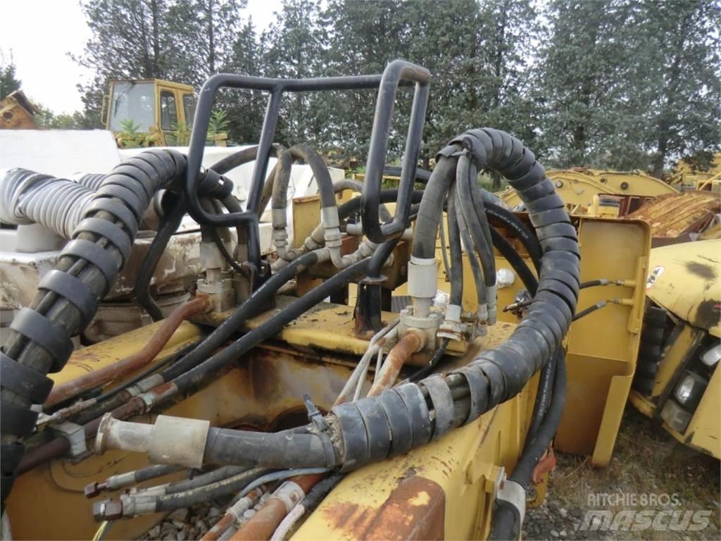 CAT 735 Alusta ja jousitus