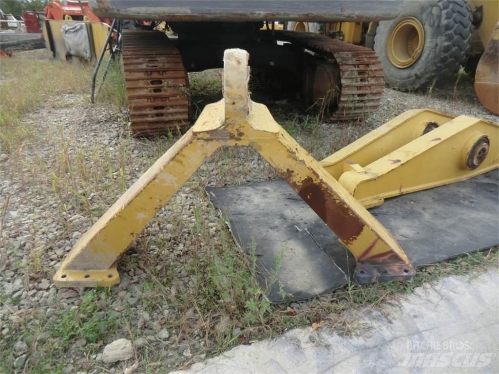 CAT 735 Alusta ja jousitus