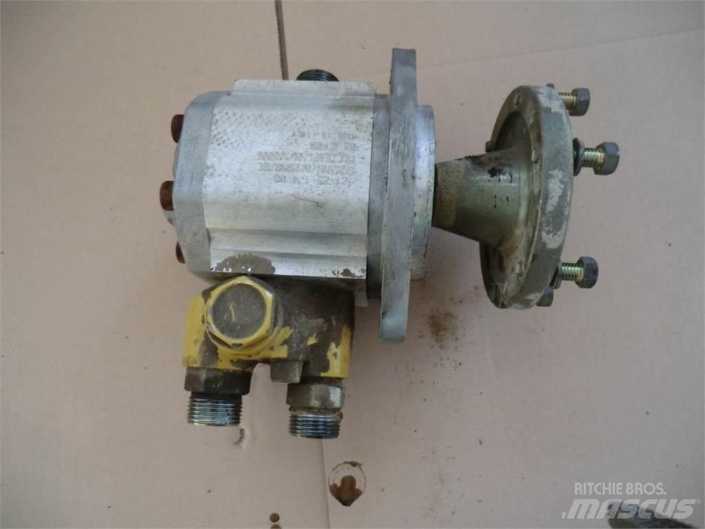 CAT 735 Muut koneet