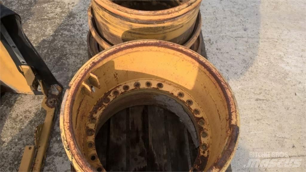 CAT 735 Muut koneet