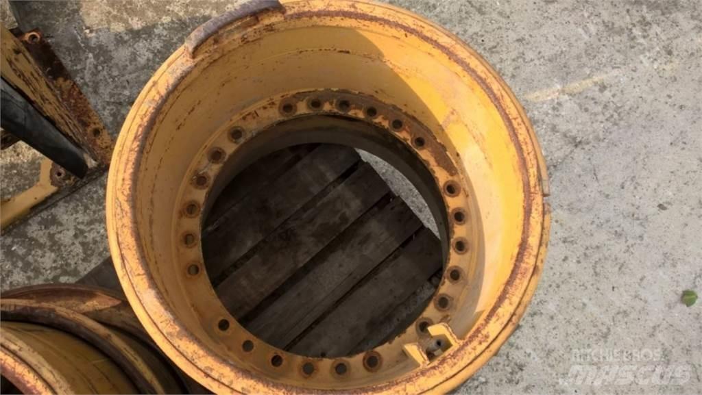 CAT 735 Muut koneet