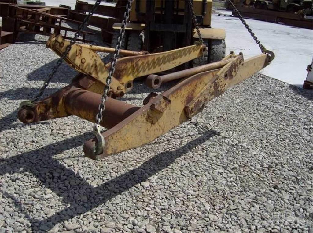 CAT 910 Alusta ja jousitus