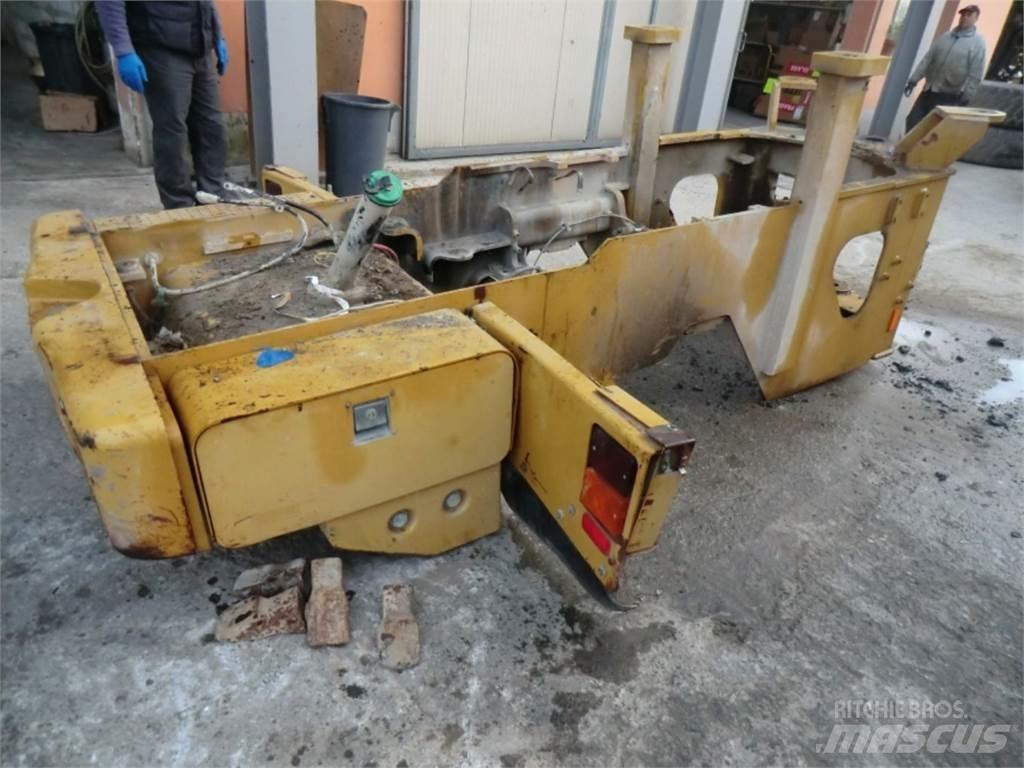 CAT 928G Alusta ja jousitus