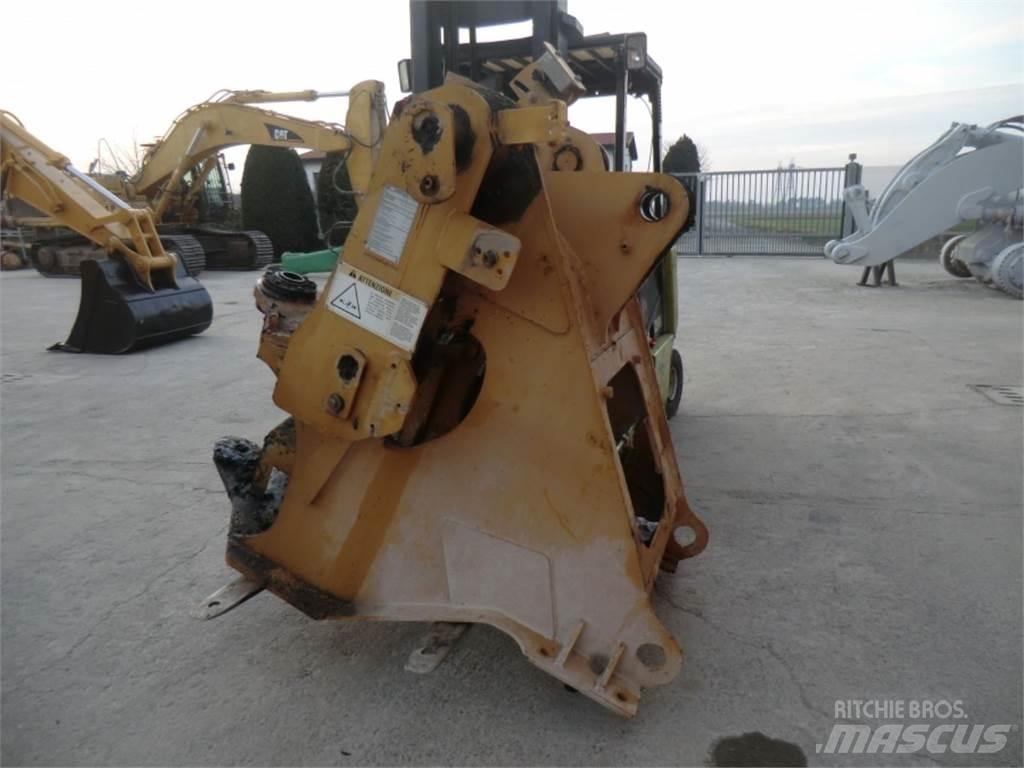CAT 928G Alusta ja jousitus