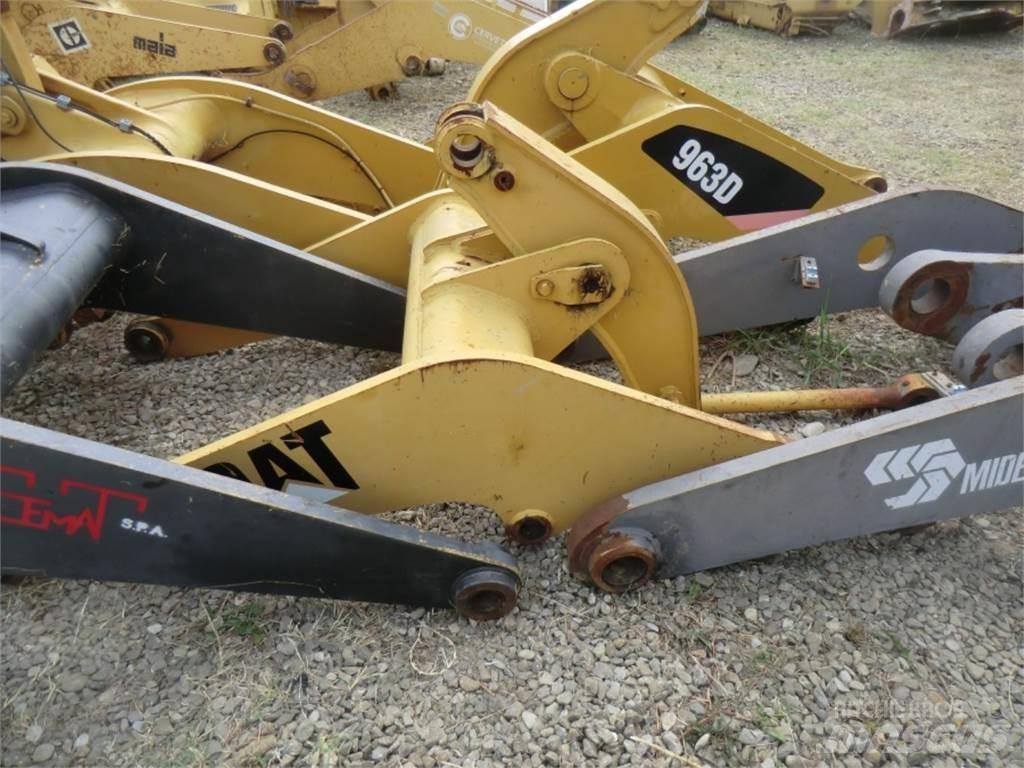 CAT 943 Alusta ja jousitus