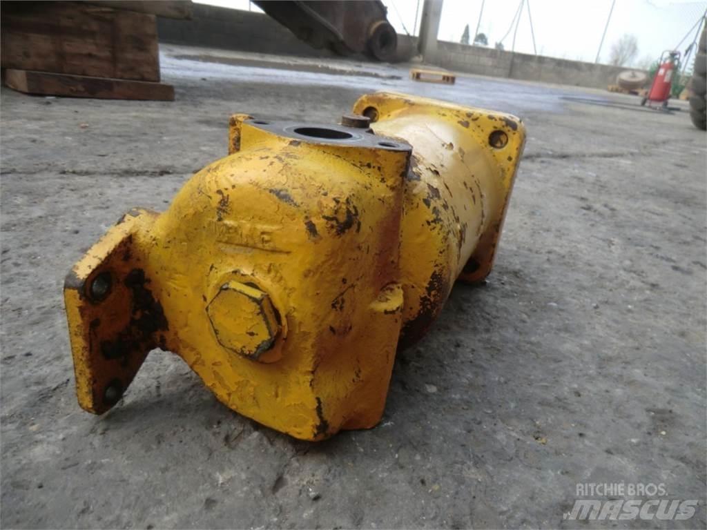 CAT D333 Moottorit