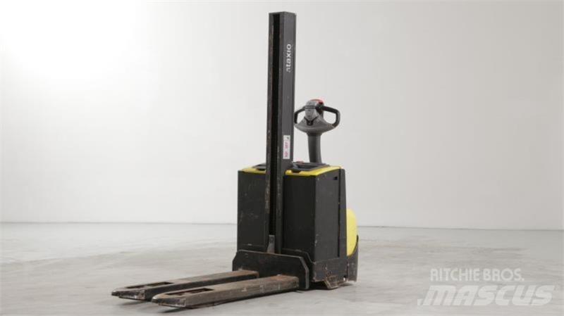 BT SWE080L Ajettavat pinoamisvaunut