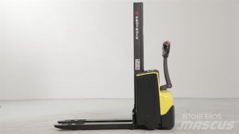 BT SWE080L Ajettavat pinoamisvaunut