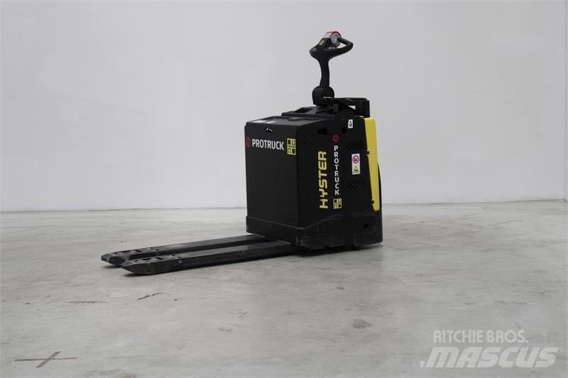 Hyster P2.0S Lavansiirtotrukit ajotasolla