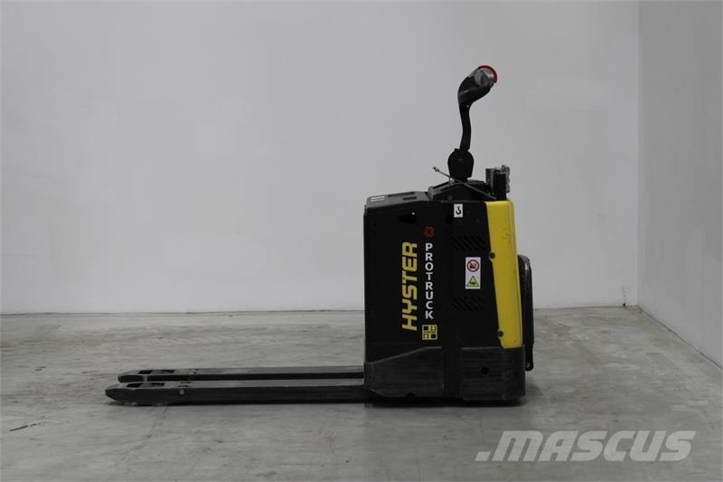 Hyster P2.0S Lavansiirtotrukit ajotasolla