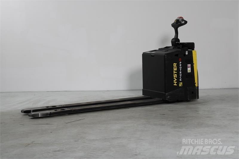 Hyster P2.0S Lavansiirtotrukit ajotasolla