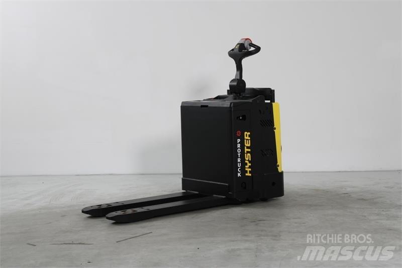 Hyster P2.0S Lavansiirtotrukit ajotasolla