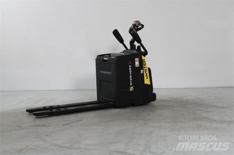 Hyster P2.0S Lavansiirtotrukit ajotasolla
