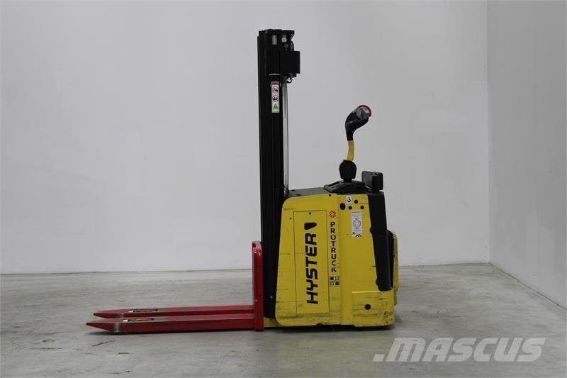 Hyster P2.0S Lavansiirtotrukit ajotasolla