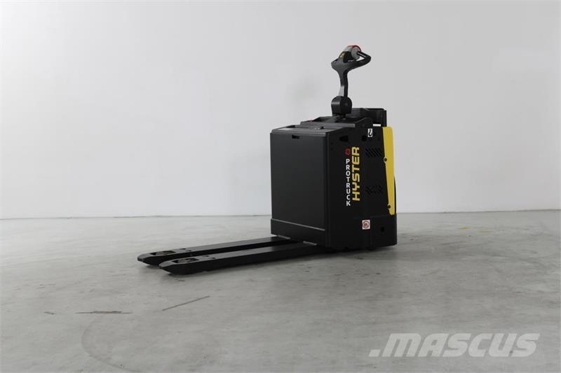 Hyster P2.0S Lavansiirtotrukit ajotasolla
