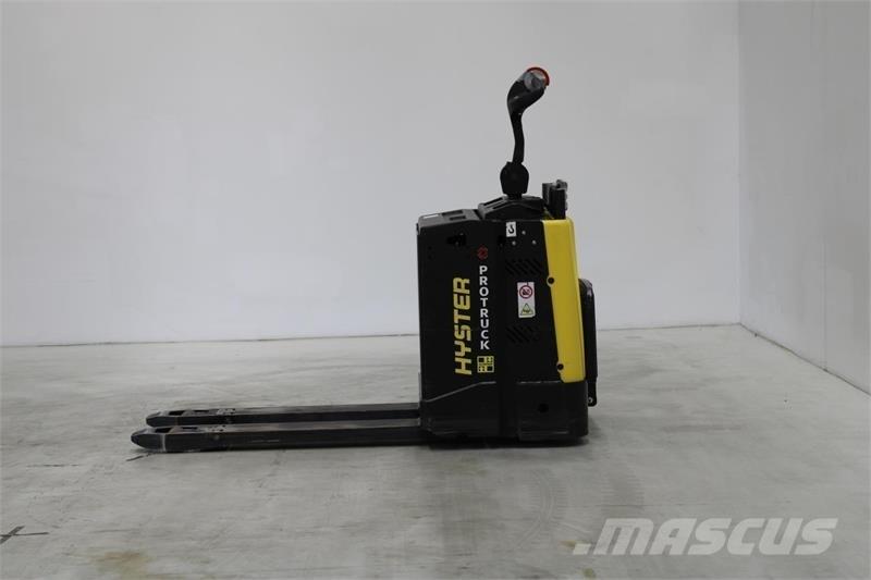 Hyster P2.0S Lavansiirtotrukit ajotasolla
