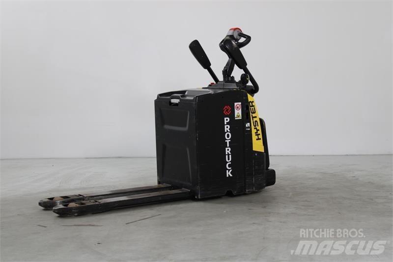 Hyster P2.0S Lavansiirtotrukit ajotasolla