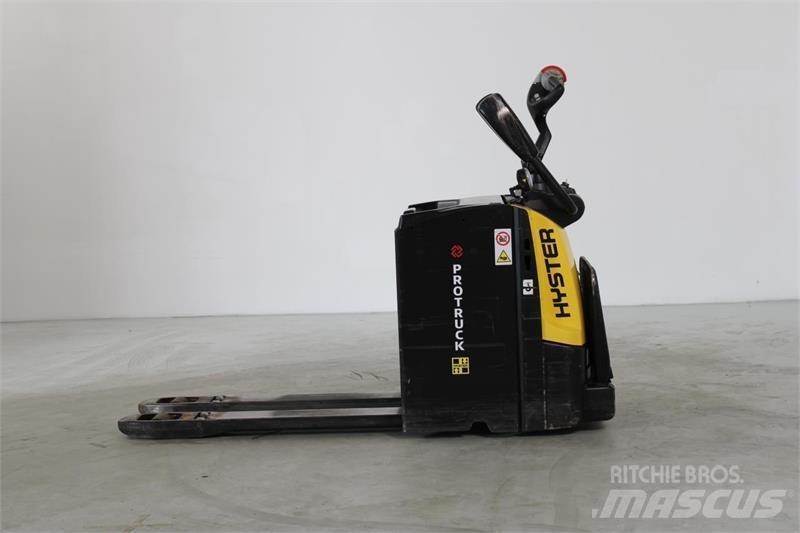 Hyster P2.0S Lavansiirtotrukit ajotasolla