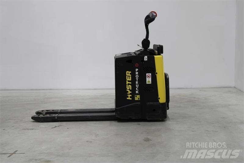 Hyster P2.0S Lavansiirtotrukit ajotasolla